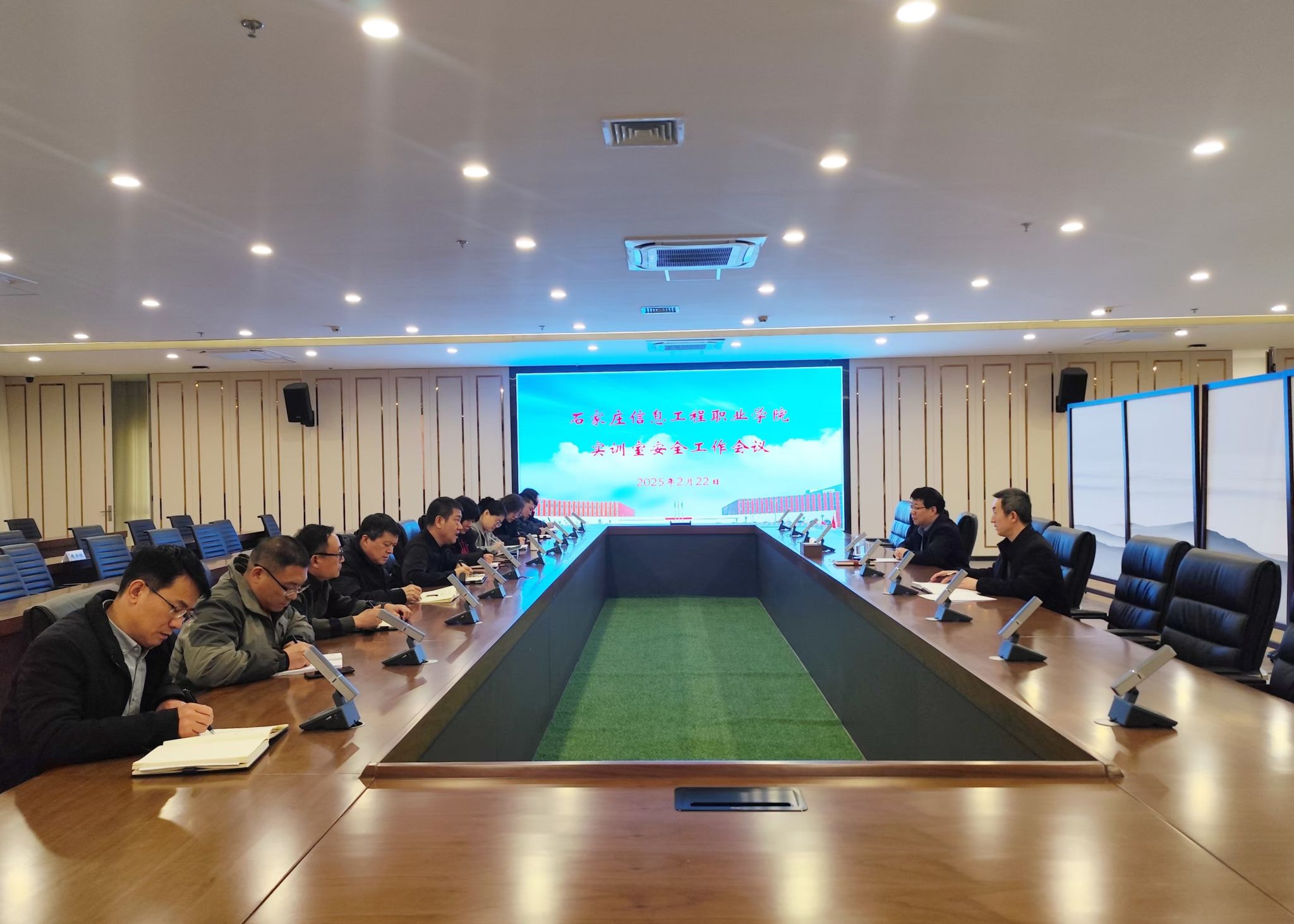 拼搏(中国)召开2025年度实验室安全工作会